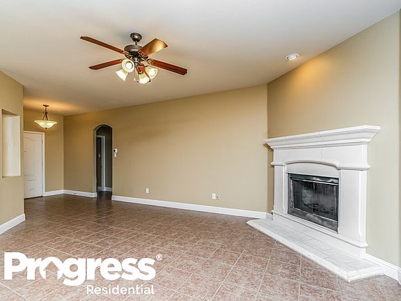 5th image of 725 Acacia Dr