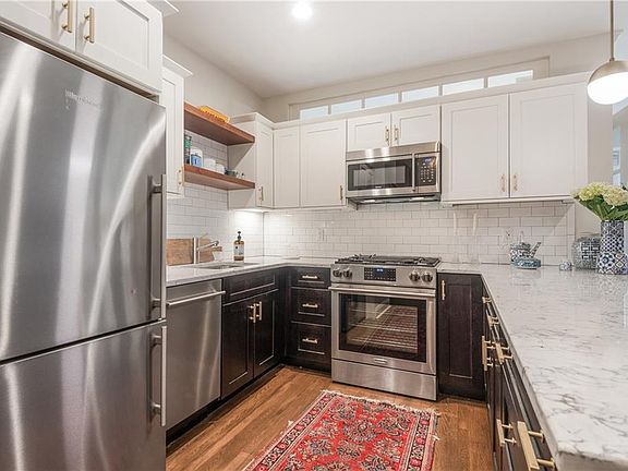 4th image of 490 Bleeker Ave