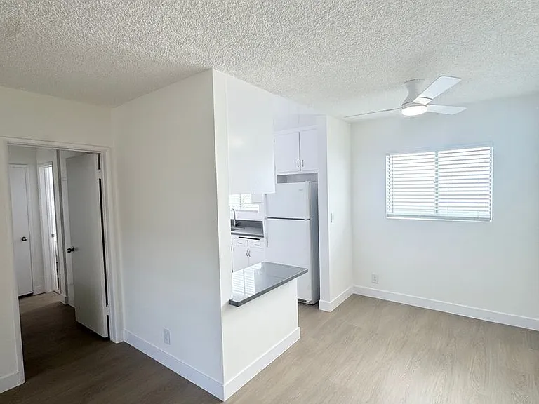 11820 Chandler Blvd #9 — Photo 2