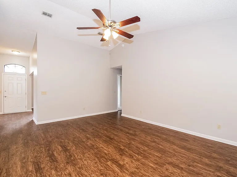 3413 Deerfield Pointe Dr — Photo 2