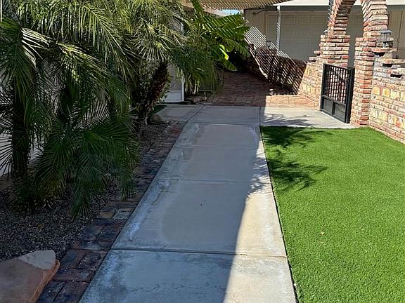 4th image of 13728 E 52nd Dr