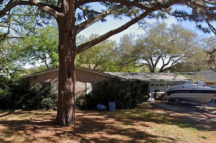 1st image of 707 Bradford Dr