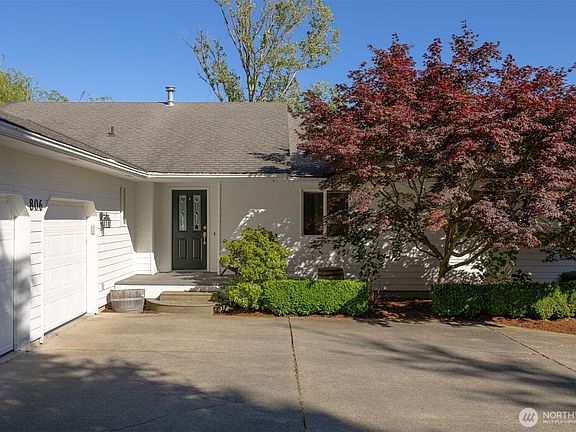 2nd image of 806 S Park Court