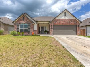 5209 S Walnut Creek Dr, Sand Springs, OK 74063