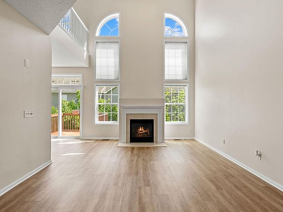 3rd image of 1353 White Oak Dr