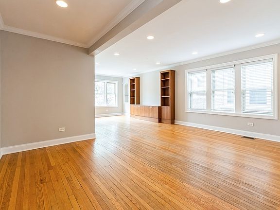 4th image of 5629 N Maplewood Ave