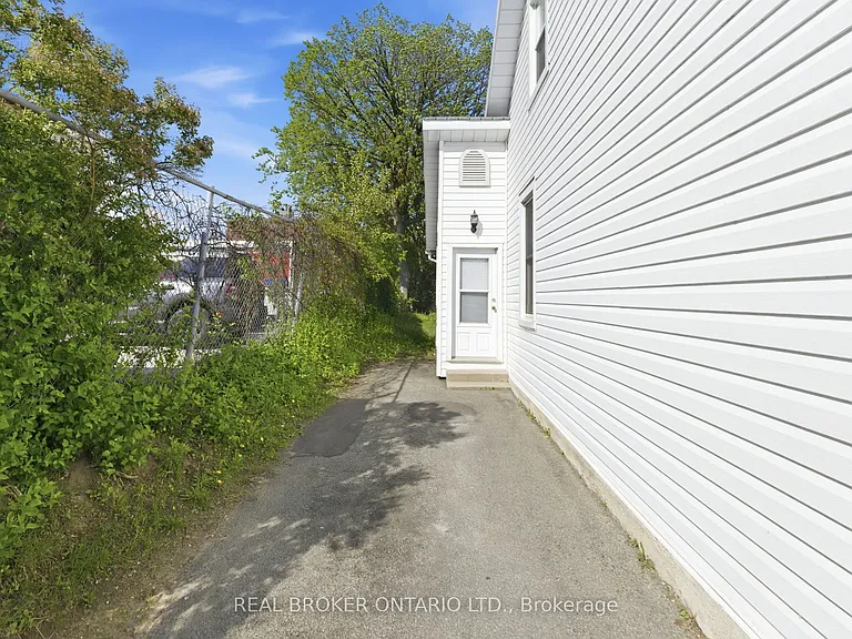 35 Victoria St — Photo 6