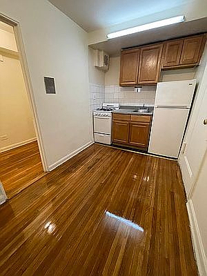 3rd image of 72-15 37th Ave #3