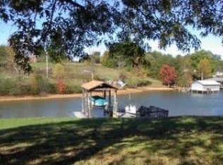 325 Plantation Dr, Penhook, VA 24137