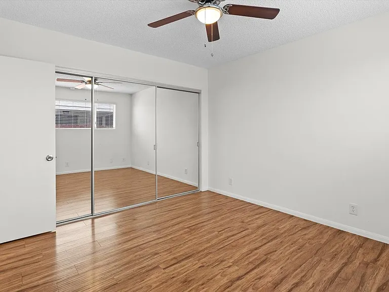4458 Woodman Ave #2 — Photo 15