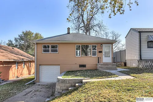3129 King St Photo 1