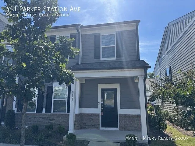 Beautiful townhome! Move-in specials!! — Photo 2