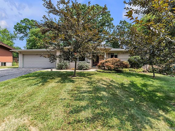 3rd image of 5728 Warbler Dr