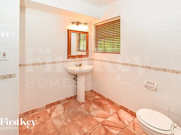 4003 Chapel Square Dr — Photo 14