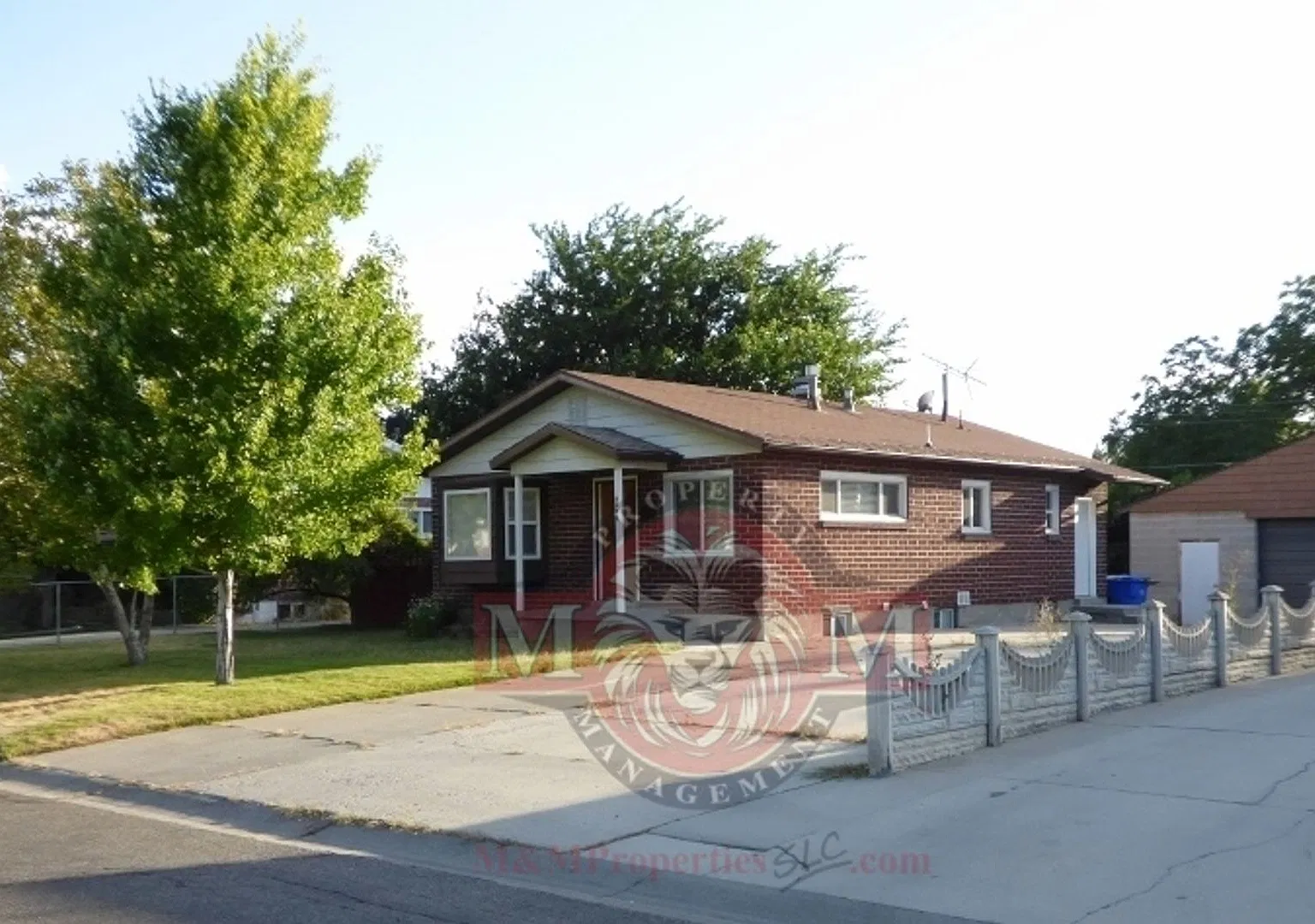 Great 4 Bd 2 Bath Home in Sandy — Photo 1