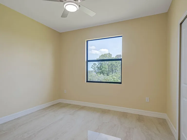 637 Cardinal St E — Photo 7
