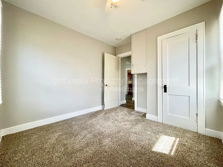 146 Lawrence St NE — Photo 8