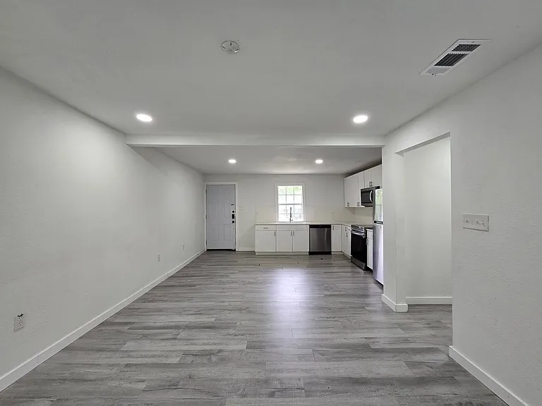 202 Marston Ave — Photo 8