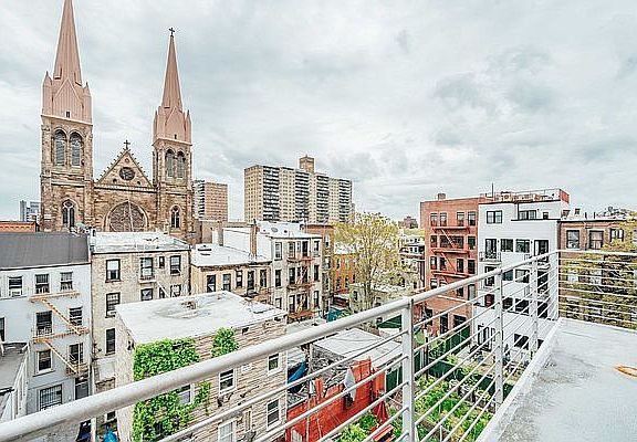 4th image of 146 Meserole St APT 2L