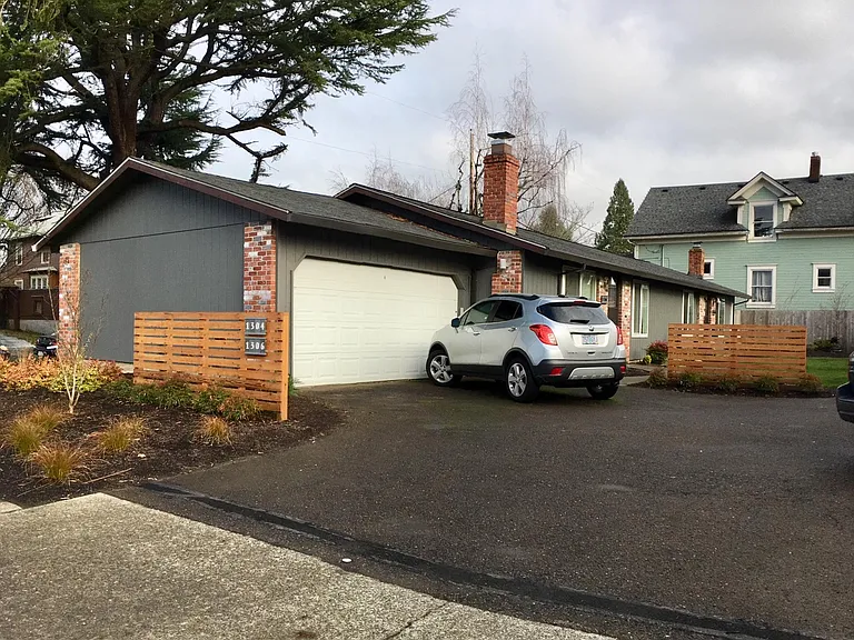 1304 SE 37th Ave — Photo 2