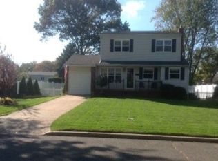 1438 Pine Acres Blvd, Bay Shore, NY 11706