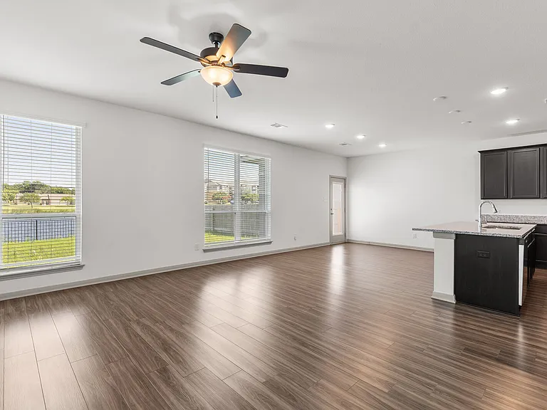 1504 Elise Ave — Photo 3