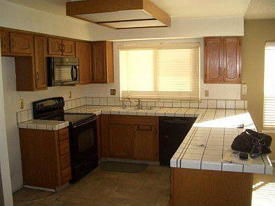 4th image of 871 Kapareil Dr