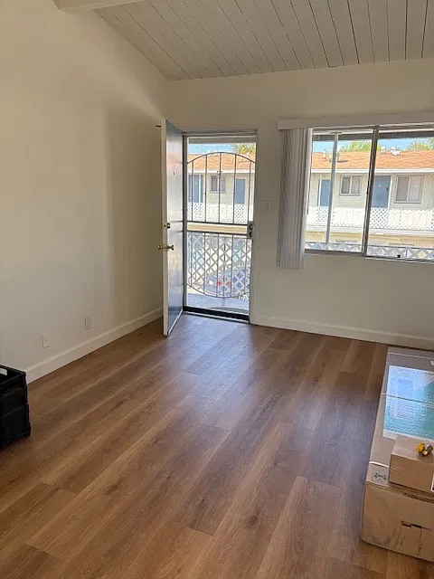 2 bed, 575 sqft, $2,065 — Photo 4