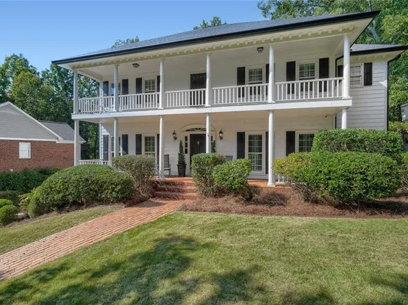 330 S Satinwood Pl, Roswell, GA 30076