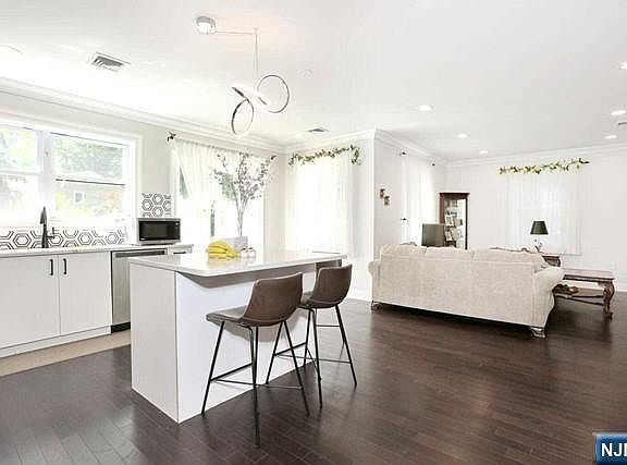 5th image of 27 West St