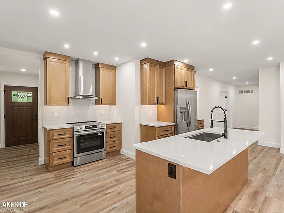3rd image of 2871 Harvey St