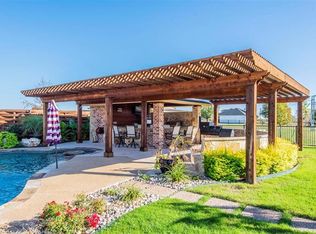 319 Blue Ribbon Rd, Waxahachie, TX 75165