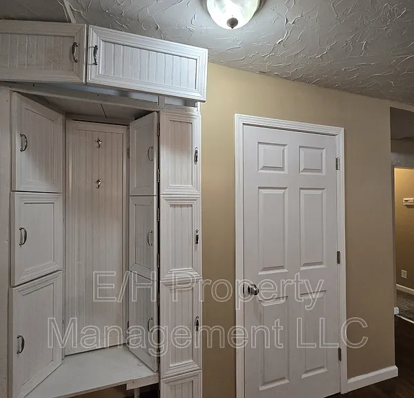 635 N Andover Rd — Photo 5