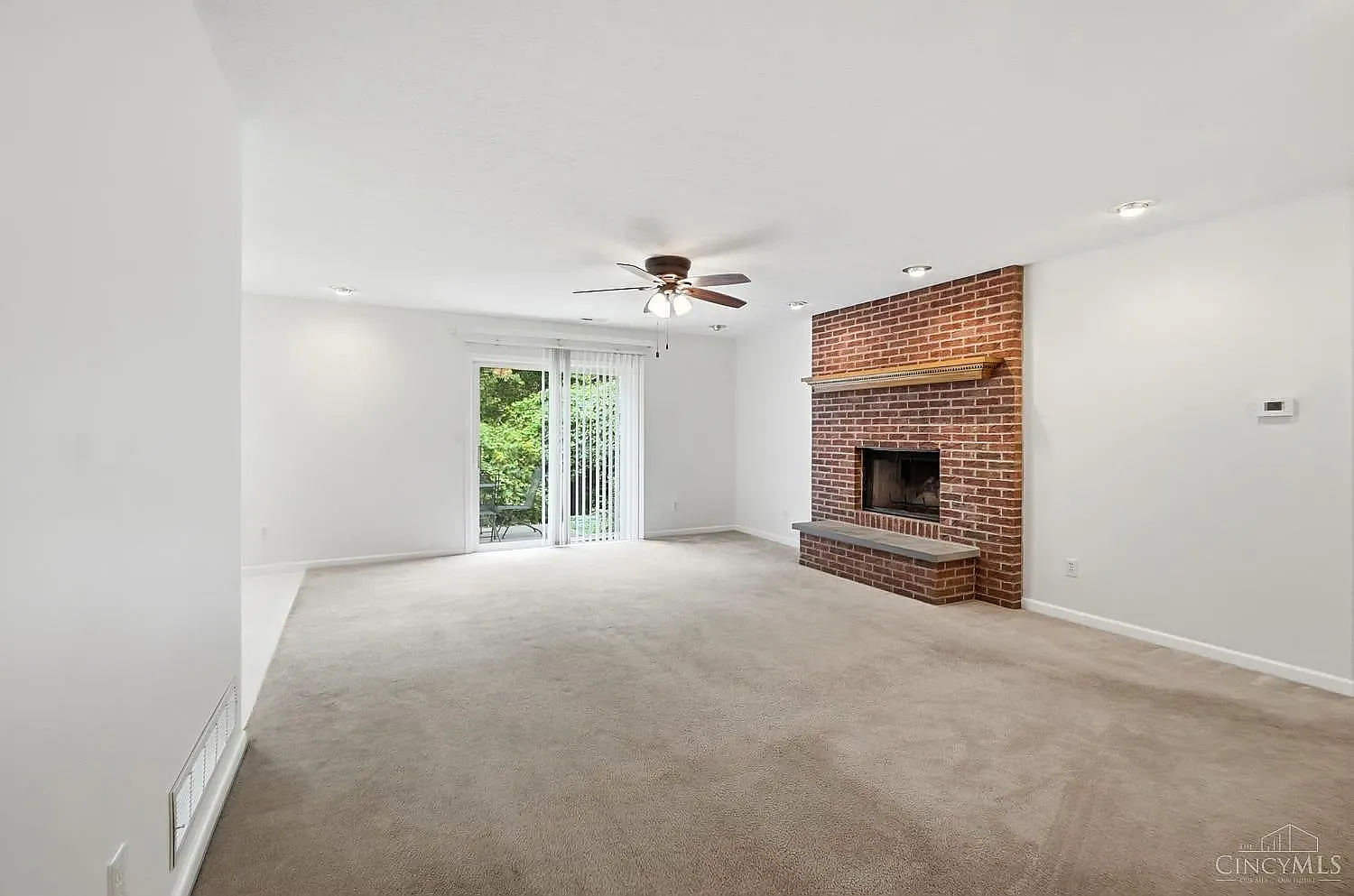 3 bed, 1292 sqft, $2,200 — Photo 2