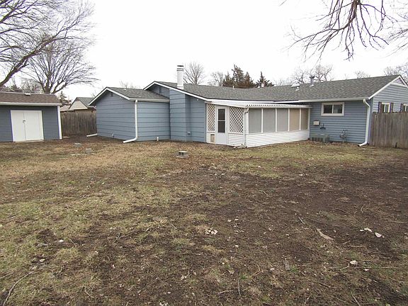 2nd image of 1306 Apache Dr