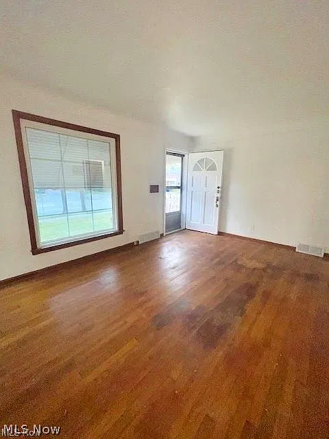 2 bed, 1.0 bath, 1885 sqft, $1,450 — Photo 2