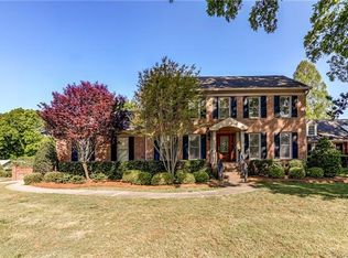 8525 Fairview Rd, Charlotte, NC 28211