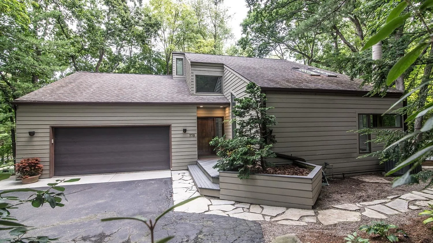 770 Watershed Dr photo 1