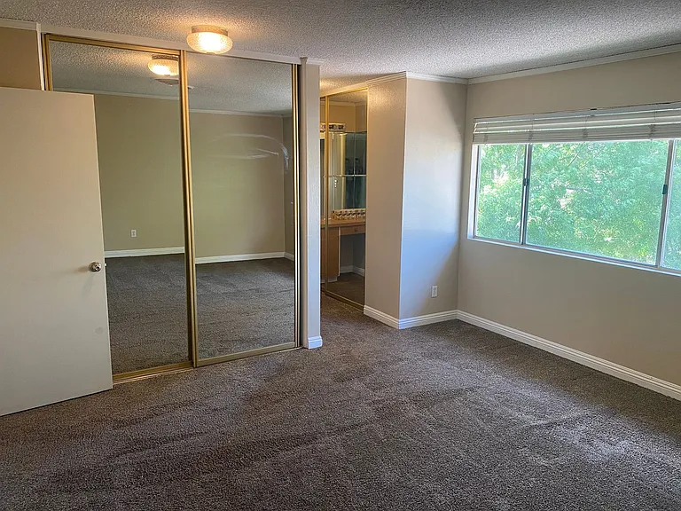 3016 El Camino Ave — Photo 12