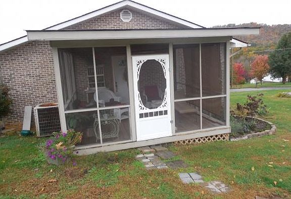 3rd image of 210 Stewart Hills Dr