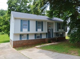 5516 Bleeker St, Charlotte, NC 28215