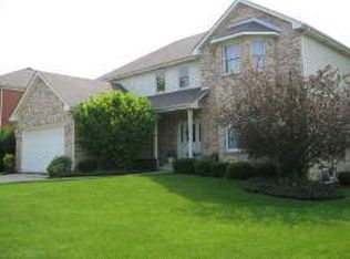 2636 N Chapel Hill Dr, Arlington Heights, IL 60004