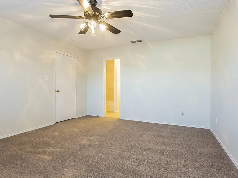 2370 Stagecoach St — Photo 7