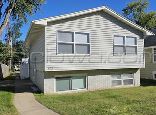 862 Oakland Rd NE, Cedar Rapids, IA 52402