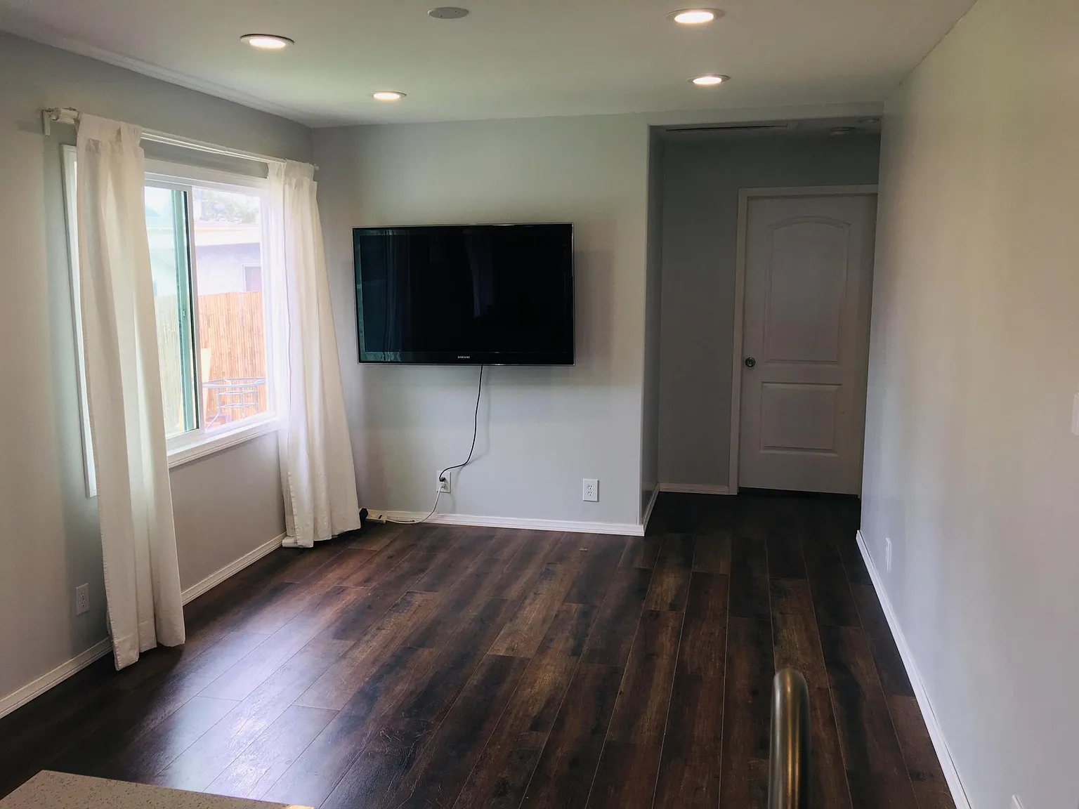 3317 Farnsworth Ave — Photo 1
