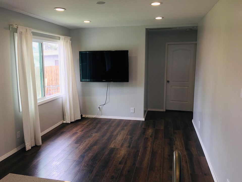 1st image of 3317 Farnsworth Ave