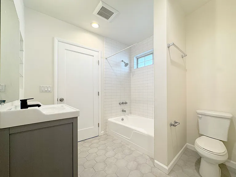 6413 1/2 Garvanza Ave — Photo 13