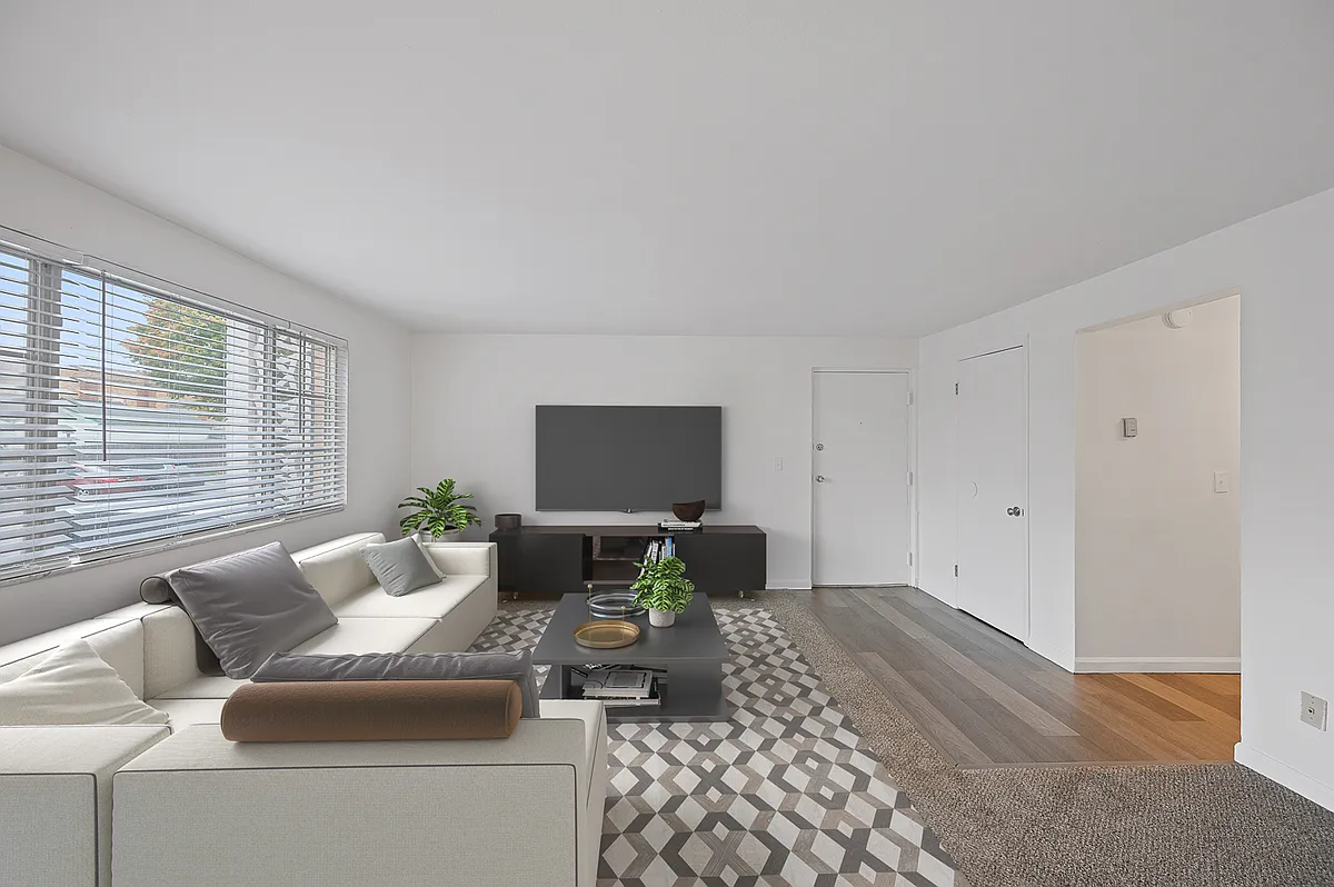 Building Photo - 206 N East St #14