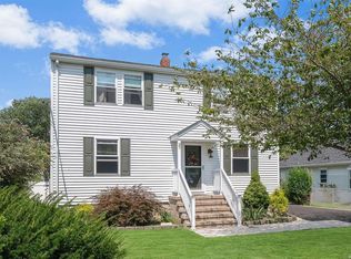 37 Bulger St, Babylon, NY 11702