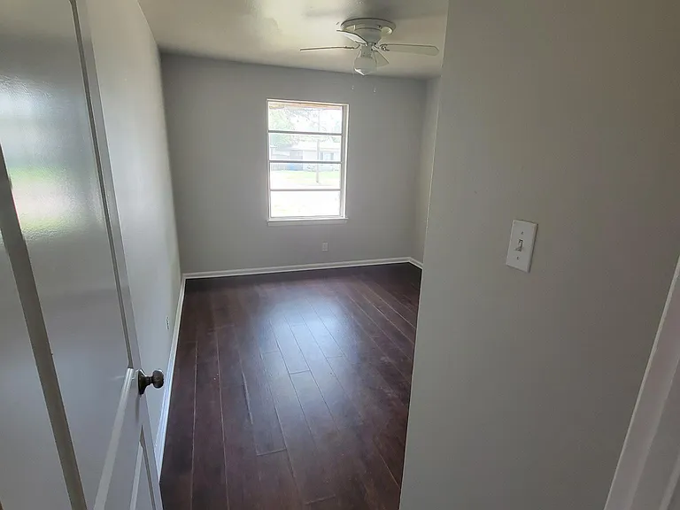 2523 Gross Rd — Photo 6